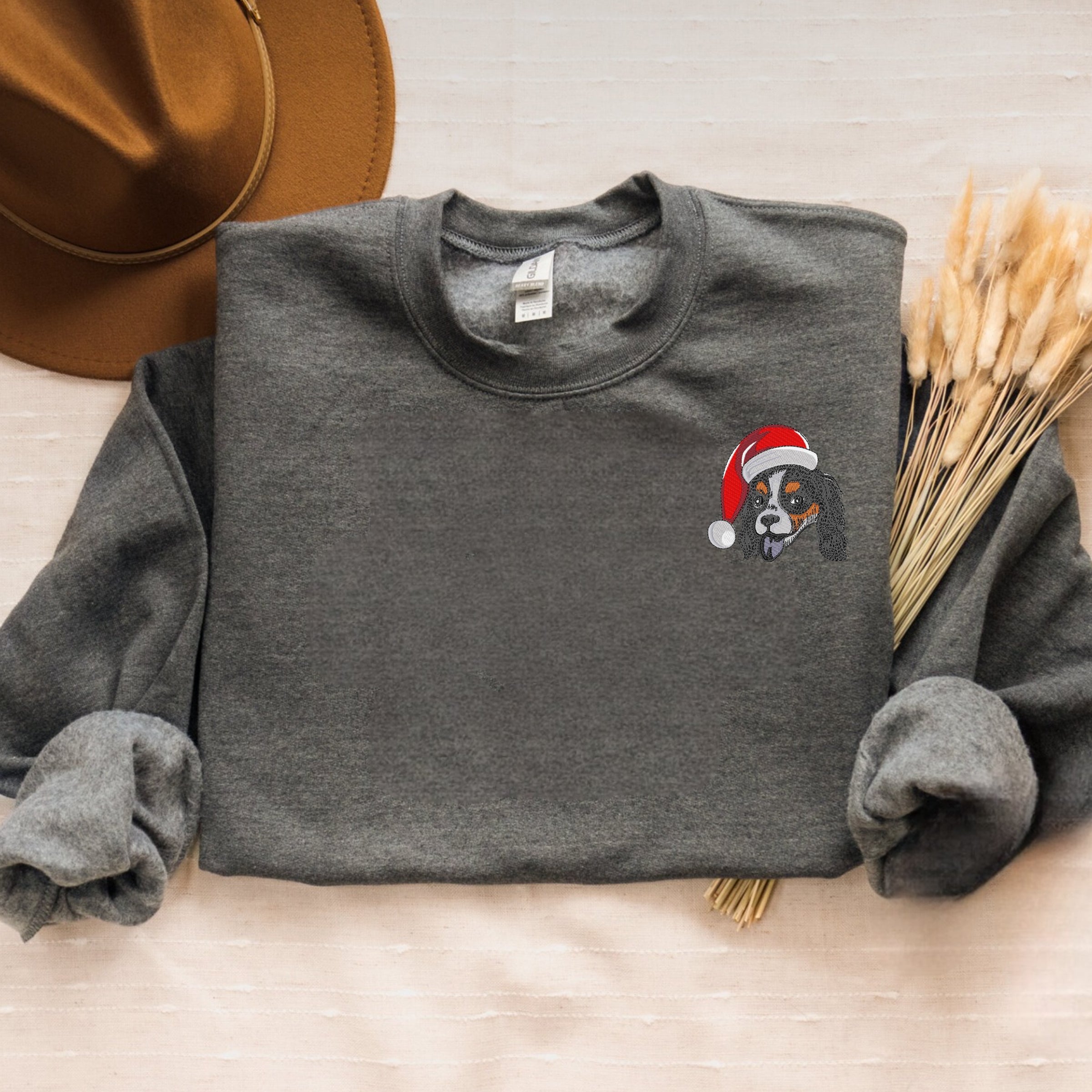 Santa Spaniel Christmas Embroidered Sweatshirt - Festive Dog Lover Hoodie